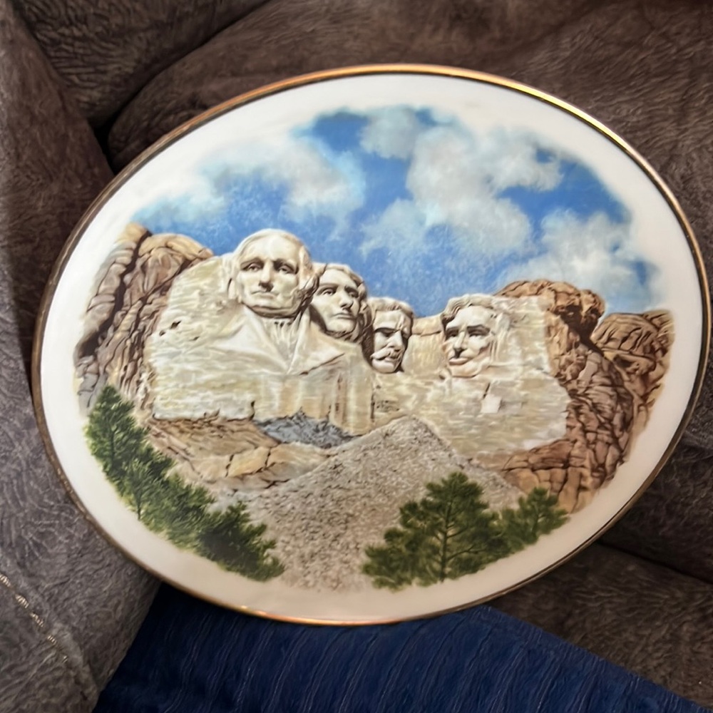 Mount Rushmore plate